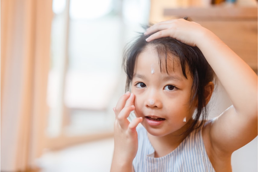 医師監修 子どもはなぜ乾燥肌になりやすのか 原因や適切な肌の保湿方法について紹介