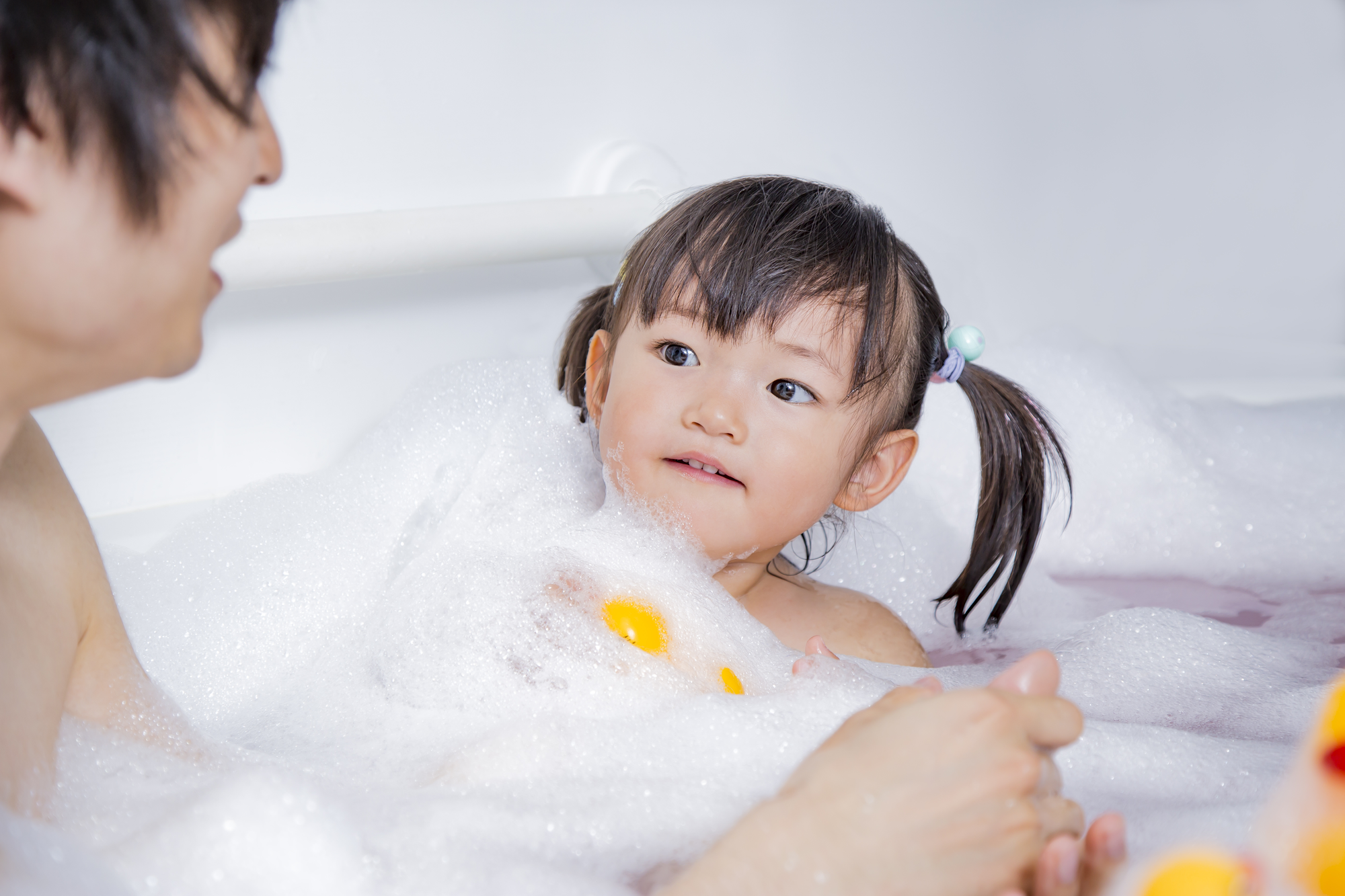 【医師監修】ノロウイルスはお風呂でうつる？ 子どもも大人も注意したい入浴に関するポイント [ノロウイルスなど感染症予防について]